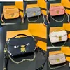 새로운 핫 디자이너 가방 여성 크로스 바디 숄더 가방 체인 지갑 지갑 숙녀 쉬운 파우치 스트랩 지갑 편지 엠보싱 꽃 줄무늬 고급 브랜드 핸드백 M81066 M80349