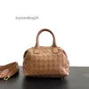 Bottgas Purse Venetas 2024 Sacs de sacs New Cowhide Fashion Bauletto Single épaule Single Woven Handheld Women's Handbags Designer N0KV