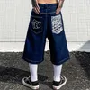 Bolsos de hip hop bordando letra de jeans shorts para homens verão retro de tamanho largo largo jeans joelho calças 240329