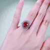 Cluster anneaux 2024 S925 Silver Pigeon Blood Red Red Personnalise Amosphère de bague elliptique avec fleur