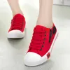 Scarpe da fitness Donne Sneaker 2024 Fashion Zipper Red Lips Tela bassa top per allenatore bianco piatto piatto piatto Tenis Feminino