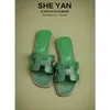 Oran Sandals Summer Leather Slippers en cuir authentique en cuir adapté à la peau de mouton appropriée pour femmes Outwear 2024 Nouvelle mode d'été Trawl à fond plat polyvalent rouge S 8T0A