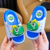 Slipper Nieuwe zomer leeftijd 2-7 kinderen Slippels Leuke cartoon dinosaurusbeer sandalen voor jongens meisjes flip flops non-slip huis kinderschoenen T240415