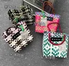 Torby plażowe Nowy modny i modny ręcznie tkany koszyk warzywny z dużą pojemnością w kolorze wakacyjną torbę na plażę Q240415