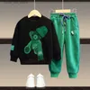 Vêtements Ensembles automne bébé fille garçon vêtements ensembles enfants sports de dessin animé ours sweat-shirt et pantalon coup de pied en deux pièces Cotton Tracksuit T240415