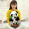 Plush dockor Cartoon Livelike Stufeed Chinese Panda Mother and Son with Baby Plysch Kids Dolls Soft Hold Pillow Stuffed Toy for Children Girls Y240415