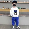 Set di abbigliamento per ragazzi abiti da ragazzo ragazza finta finta due pezzi Pullover maglione e pantaloni set da abbracci da ricamo per bambini Orso superiore T240415