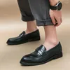 Casual schoenen lichtgewicht slip op formele loafers mannen mocassins Italiaans hoge kwaliteit mannelijk rijden 2024 stijlvol leer