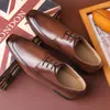 Dress Shoes 2024 Aankomst formele mannen Black Brown Banquet Classic Leather Brand Fashion Shoe Man Social For Heren