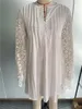Biała mini sukienka Kobiety Summer Elegancka moda moda na szyję przycisk panie koronkowe puste z długim rękawem 240415