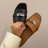 Luxurys Designers For Women Fashion Classic Slides Flats Leath Rubber Flops Bottoms Loafersサイズ35-40