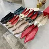 Chaussures de robe de créateur bouton plat Verte V droit droit en métal pointu en cuir en cuir peu profond bouche simple chaussure de femme décontractée chaussure