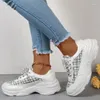 Chaussures décontractées Sneakers pour femmes 2024 printemps chunky non glissant la qualité de sport de qualité PU Canvas Splic Comfort Lace-Up Lady