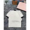 MIUMIUUS T-shirt Designer Letra de moda de luxo Impresso T-shirt feminino Fragrância Summer New Top com centenas de pregas e meia saia