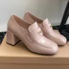 Kledingschoenen Est Spring herfst Hoog hiel Beknipte pompen Patent Leather Women Square teen Solid Color Trendy Elegant Comfort Loafers