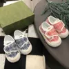 Populära småbarnskor Gradient Logo Print Buckle Strap Baby Shoes Storlek 20-25 Boxförpackning Högkvalitativ spädbarnsskor 24 April