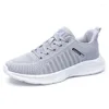 Casual skor grossist designer män kausal mode kvinna läder snörning plattform sula sneakers vita svarta mens we10022 kvinnor