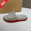 Doe het eenvoudige Designer Slippers Spikes Style Sandalen Zwart Witte rubberglaasjes Sliders Slippers FLOPS MULES VOOR MENS MAN Zomer Beach schoenen Sandale