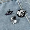 Halween Horror Horror Spooky Ghost Pins Pins Cine Film Anime Giochi Pins Hard smalte raccolgono battitori per backpack backpack con spalla di cartone animato badge.