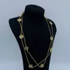 Nouveaux colliers de pendentif de mode classiques pour femmes Collier de médaillon de feuilles de feuilles élégantes