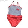 Swimwear a strisce a strisce per un pezzo unico per ragazze, baby baby su costumi da bagno per bambini con un pezzo Swim Wear Kidming Suit 3-8 anni rosso Y240412