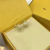 Fendin Earring Woman Regalo Nuova lettera F Diamond Orecchini perle Eleganti piccoli orecchini di ago argento semplice e versatile