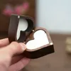 Caschetti di gioielli piccoli per l'amante Forma di cuore che fidanzamento per matrimoni Display box ad anello in legno
