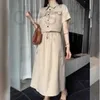 Tweedelige kledingontwerpermerk KK24SS NIEUWE SET KORT SHIRT EN ROK MET LIST BEHOUDERING Decoratie voor mode -vrije tijd JFMM
