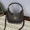 2024 Frühling modisch und High -End -Gefühl für Kinder Mütter lässig vielseitige Satteltasche Single Schulter -Crossbody -Handtasche Frauen