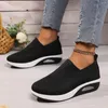 Chaussures décontractées 2024Summe Fashion Fashion Vulcanie Plateforme Couleur solide Couleur plate Breffe de coin respirant Talon de marche