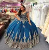 Spoltura blu blu navy abiti Quinceanera da applique floreale dorata di spalla Sweet 15 abito in perline Tulle Quince Party4746406