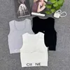 Tanks de mujer Camis Designer 2024 Summer Small Small Fragance Metal Letting de la etiqueta de la cintura envuelta Camilla de tanque elástica de punto de punto para ropa exterior y ropa interior 0DEC