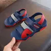 Sandali 2019 Nuovi bambini estivi sandali per ragazzi scarpe da spiaggia piatta per bambini sport sandali in pelle casual sandali morbidi non slip wild t240415