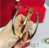 V-Gold Trois sur un Bracelet à face lisse à trois anneaux pour les femmes Tenue de maison Tendance minimaliste à trois couleurs appariées avec un bracelet de placage en or rose