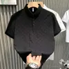 2024 Fashion Luxury Jacquard Casual Polo Shirt Summer Ny bekväm andningsbar ungdom Slim Lapel Kort ärm T-shirt Män