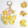 Keychains Lonyards fleur séchée A-Z Lettre de trousque résine de résine Daisy English Alphabe Keyring with miel Bee Charm for Women Bag Pendant Pending Accessories