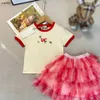 Populaire baby tracksuits zomer meisjes jurk pak kinderontwerper kleding maat 90-160 cm logo printing t-shirt en rode kanten cake rok 24april