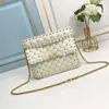 Sac à femmes Sacs Rivet Star Valenn Stud Crossbody Sheepskin Small Square Casual Lock Backle One épaule Designer Chaîne de haute qualité 7nz9