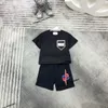 Ensemble de vêtements pour enfants Boy Girl Baby Tracksuits combinaisons lettres imprimées 2pcs Designer de luxe T-shirt Pantalons courts Suits Chidlren Casual Sport Clothes Tops Mode marque