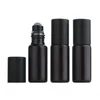 Botellas de almacenamiento 50/100pcs/lote 5 ml Matte Black Essential Bottle Rollable Rollable en perfume Cosmética de rodillos de vidrio Frost