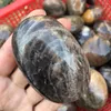 Dekorativa figurer Naturliga svarta Moonstone Palm Stones Quartz Mineral Crystals Massage Healing ädelstenar för fin gåva