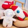 Plush -poppen Kawaii Space Series Plush Toys Astronaut Spaceman Rocket Spacecraft Plane Gevulde pluche poppen Sofa kussen jongens Kid verjaardagscadeaus Y240415