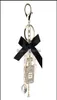 Keychains Fashion Accessories Creative Handmade Diy Diamond per flaska Alloy Bow Pearl Luxury Keychain Pures Charm Pendant YS068 1242494