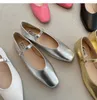 カジュアルシューズローヒールソフトカラーソフトソールシングルシンプルレトロ2024夏の妖精すべての穏やかな靴ファッションレザーの女性