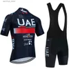 Cykeltröja sätter 2024 Italia Cycling Jersey 3 fickor Pro Road Bike Maillot Jersey Shorts Set Men UAE Team Ropa Ciclismo Bicycl T-shirt Kläder L48