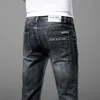 Designer di jeans maschile primavera e estate New jeans grigio nero slim in forma da uomo piccoli piedi di fascia alta pantaloni casual elastici di fascia alta