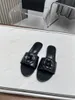 Luxusfrauen ineinandergreifern C -Logo -Hausschuhe Sandalendesigner Männer Flip Flops Echtes Leder Strand flache Freizeitbogenschuhe = Kamelien rutscht hochwertige Strandsandale