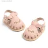 Sandały wypoczynkowe i wygodne sandały dla dziewczynek oddychają i lekkie letnie kwiatowe sandały palców T240415