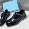 Diseñador mocasines zapatos monolíticos mocasines hombres zapatos casuales patente oxford de zapatillas gruesas de lujo