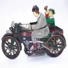 Colección de adultos divertida retro Viento up Toy Metal Tin Man Ride A triciclo Mechanical Clockwork Figures Model Kids Gift 240408